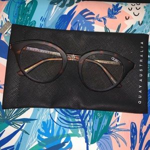QUAY Blue light glasses with Case!